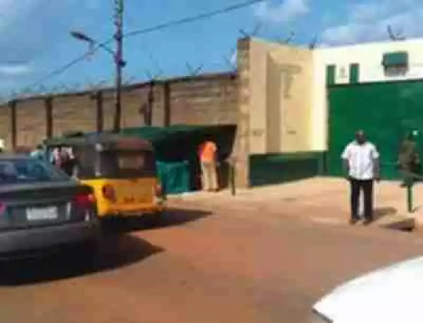 Drama In Anambra Prison As Discharged Inmate Refuses To Go Home, Begs Court Judge To Allow Him Stay